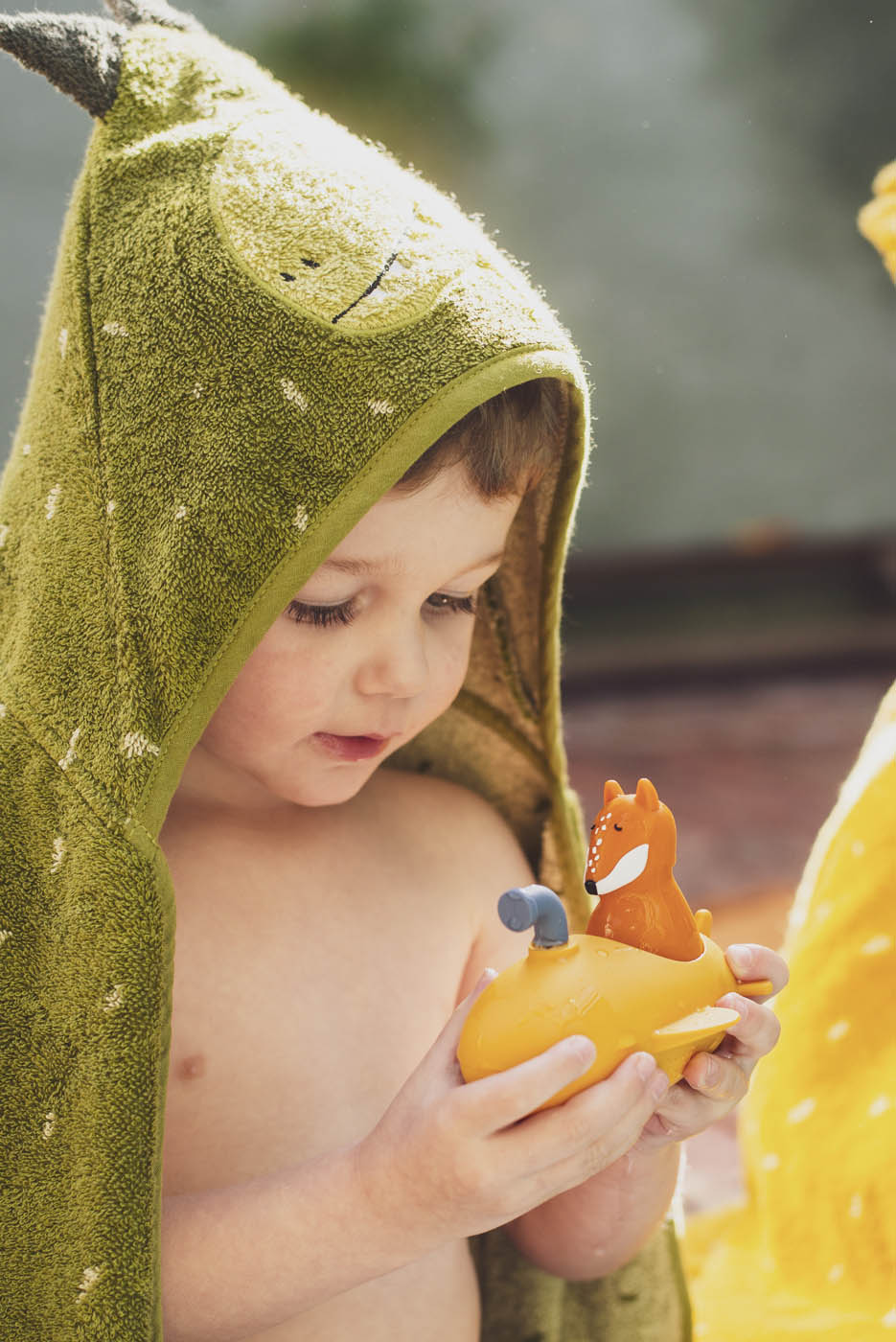 Serviette de bain à capuche Dinosaure vert en tissu éponge doux en coton biologique