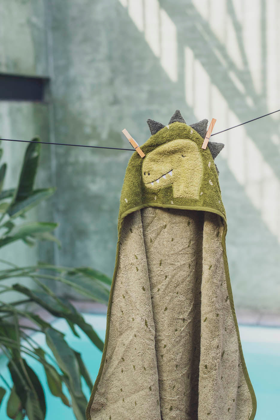 Serviette de bain à capuche Dinosaure vert en tissu éponge doux en coton biologique