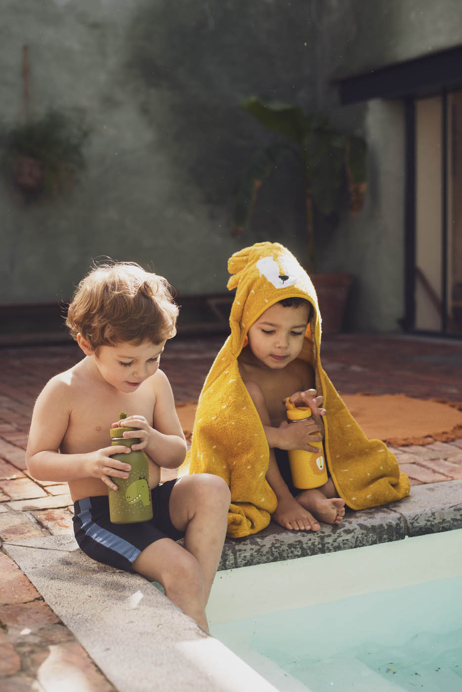 Serviette de bain à capuche lion jaune moutarde en coton biologique doux