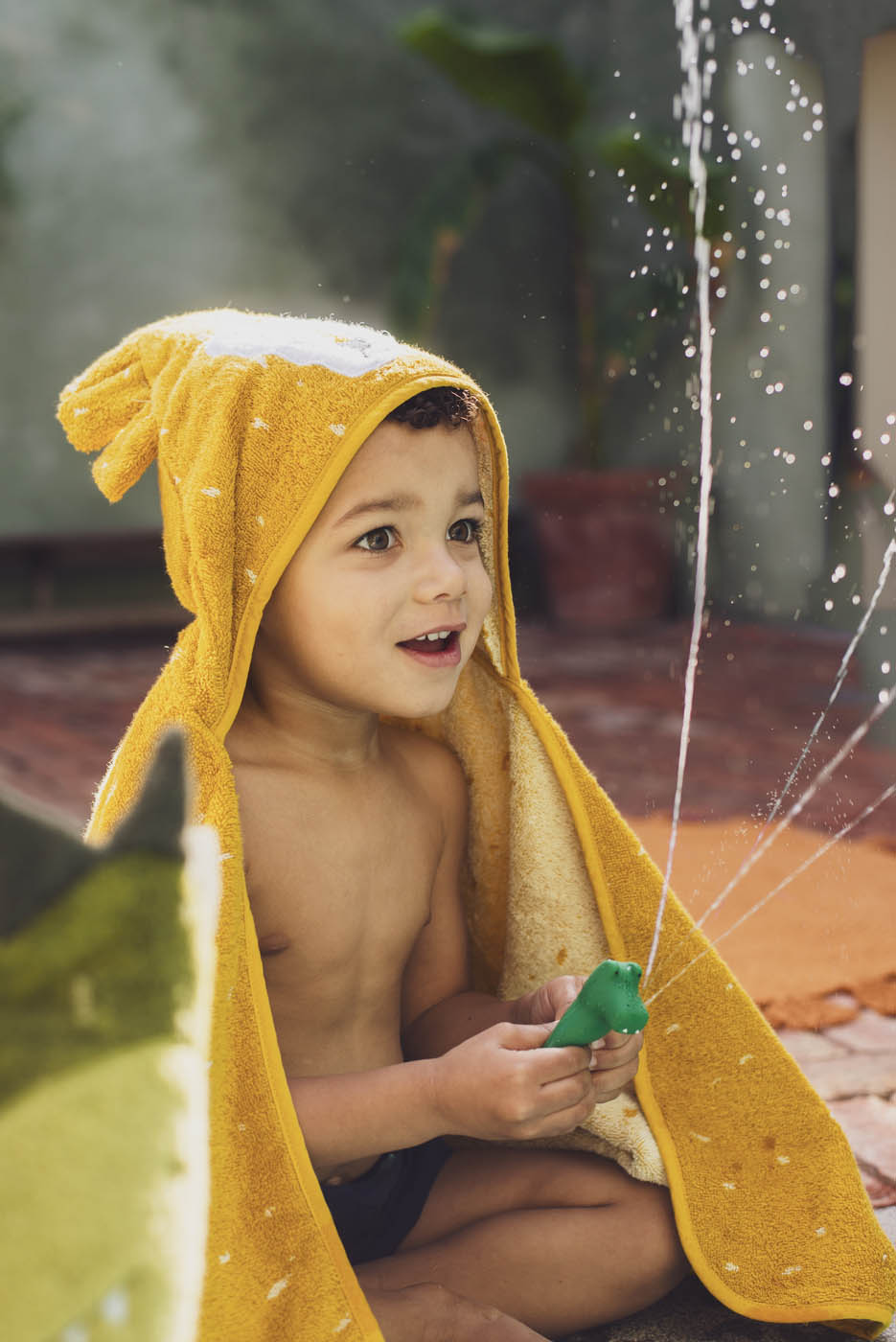 Serviette de bain à capuche lion jaune moutarde en coton biologique doux
