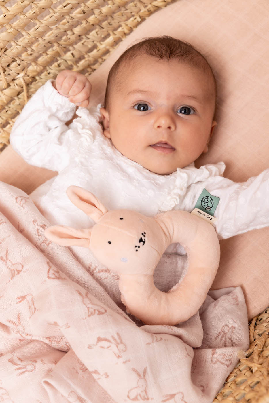 Häschen-Ring-Rassel in Zartrosa mit Knisterstruktur für Babys