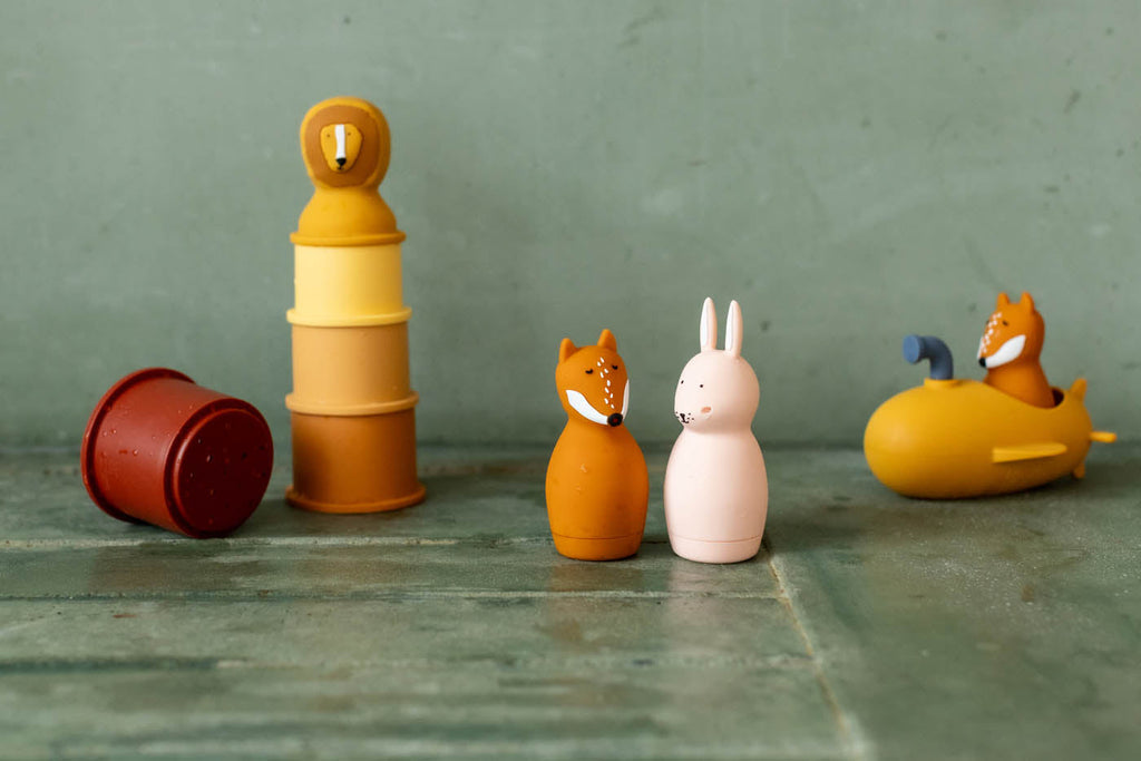 Jouet de bain sous-marin en silicone jaune au design doux, arrondi et ludique