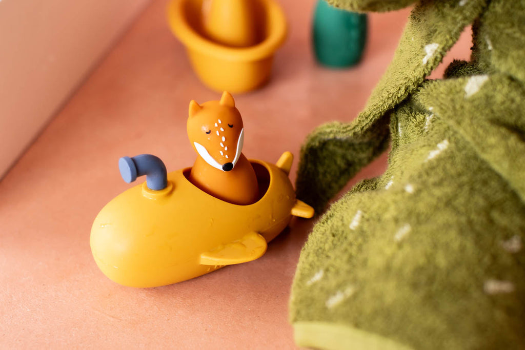 Jouet de bain sous-marin en silicone jaune au design doux, arrondi et ludique