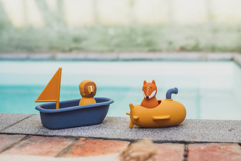 Jouet de bain sous-marin en silicone jaune au design doux, arrondi et ludique