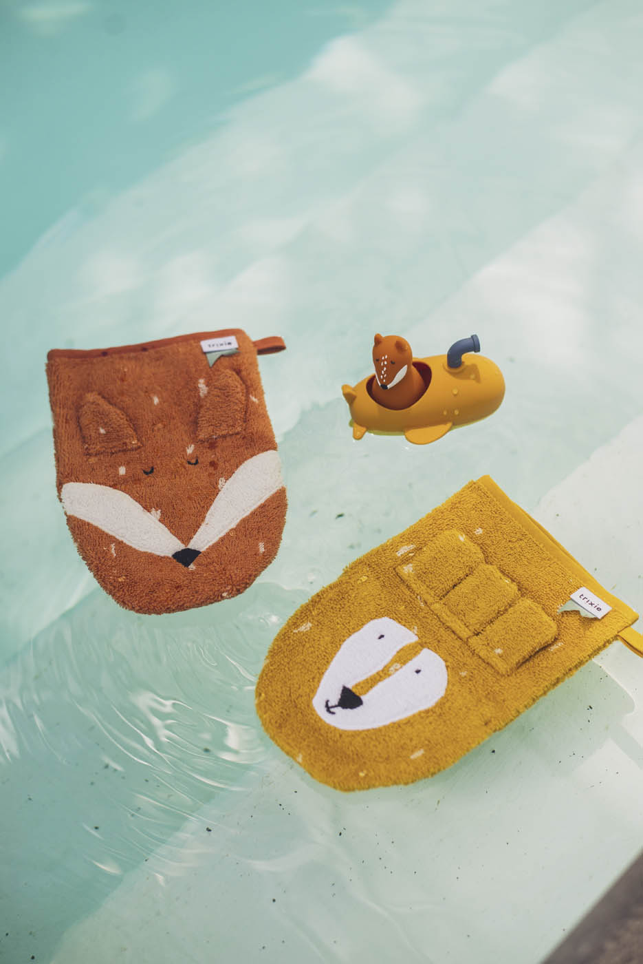 Jouet de bain sous-marin en silicone jaune au design doux, arrondi et ludique