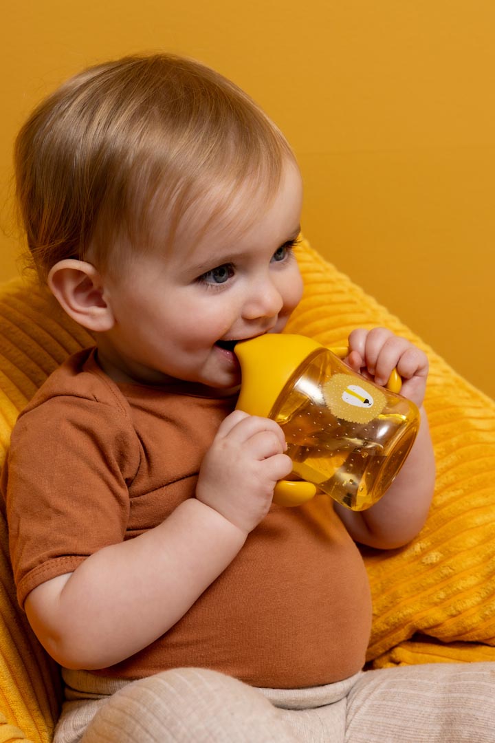 Tasse à bec pour tout-petit avec imprimé lion jaune et deux anses faciles à saisir