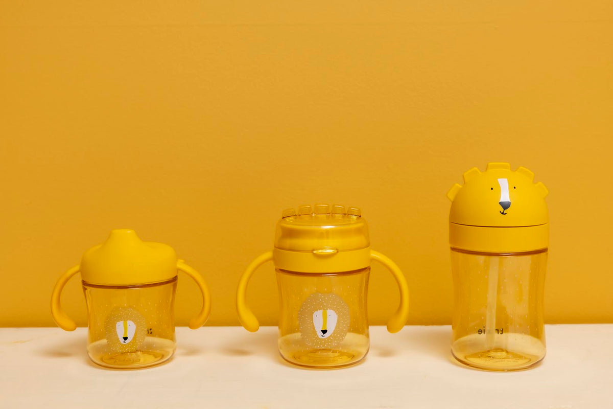 Tasse à bec pour tout-petit avec imprimé lion jaune et deux anses faciles à saisir